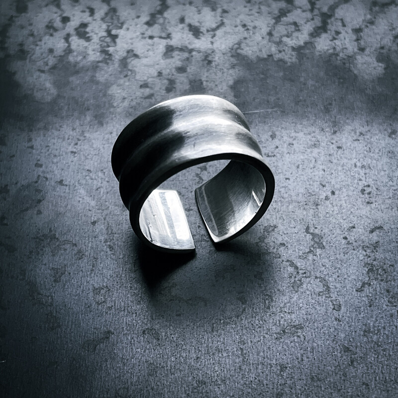 Anillo de Hombre realizado en Plata 925. 