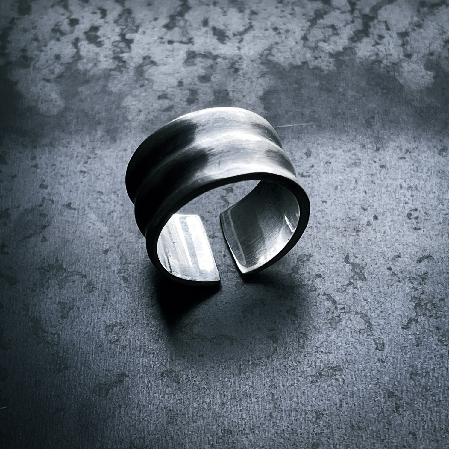 Anillo de Hombre realizado en Plata 925. 