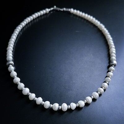 Collar de Mujer, diseño de perlas y detalles de Plata 925.