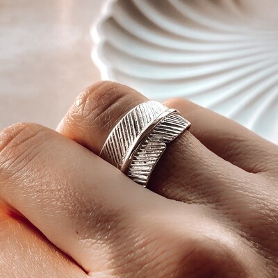 Anillo para mujer con diseño en Plata 925, tamaño regulable. 
