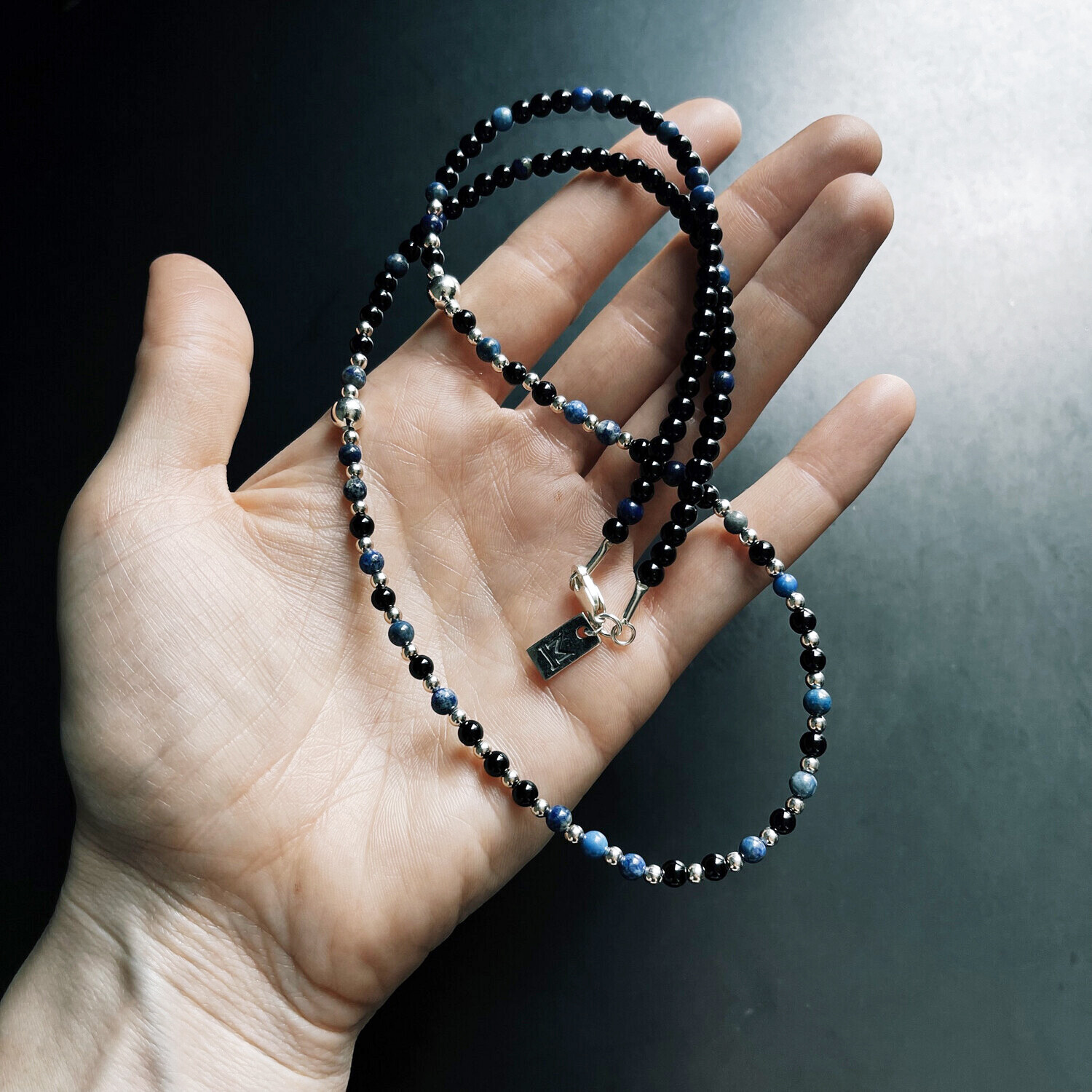 Collar de piedras diseñado para Hombre