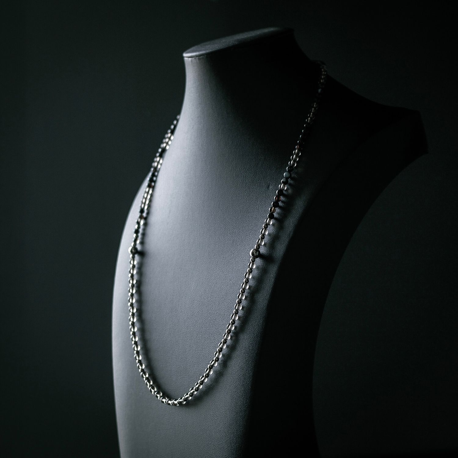 Collar con cuentas de cuarzo. 