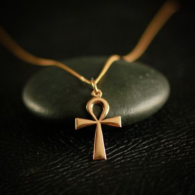 Cruz egipcia OSIRIS oro 18k 