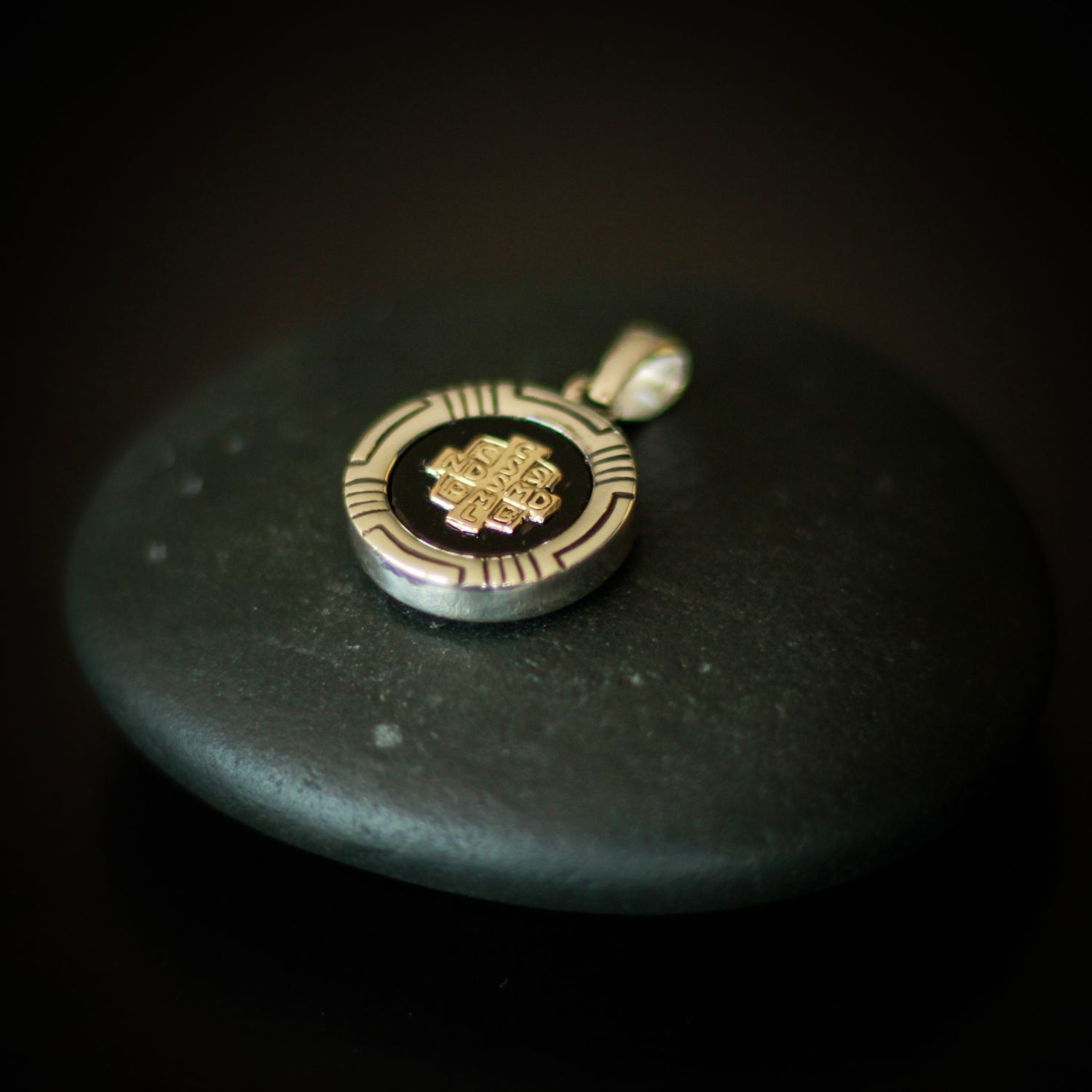 Medalla San Benito ONIX BENEDICTUS &quot;M&quot;