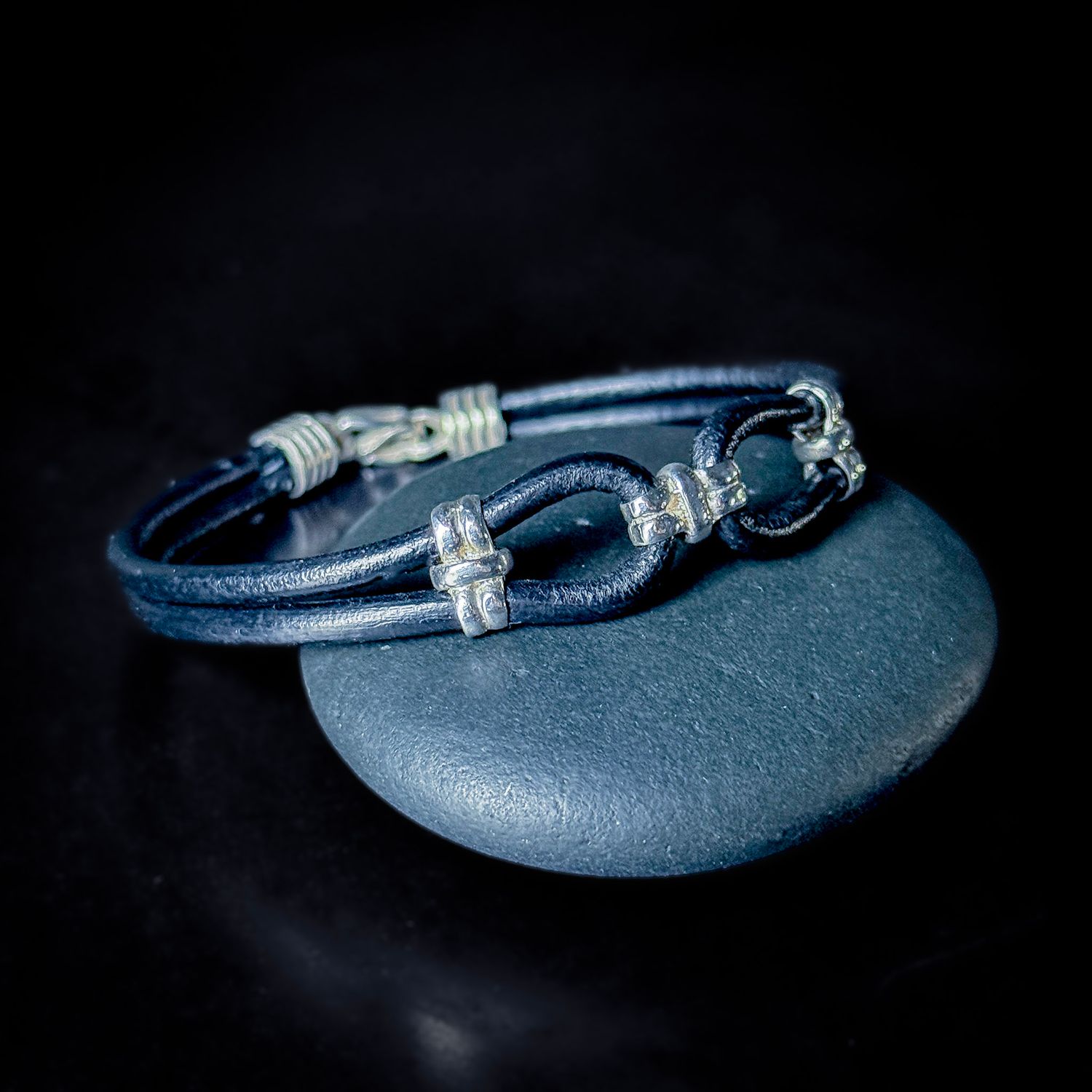 Pulsera cuero SKARN