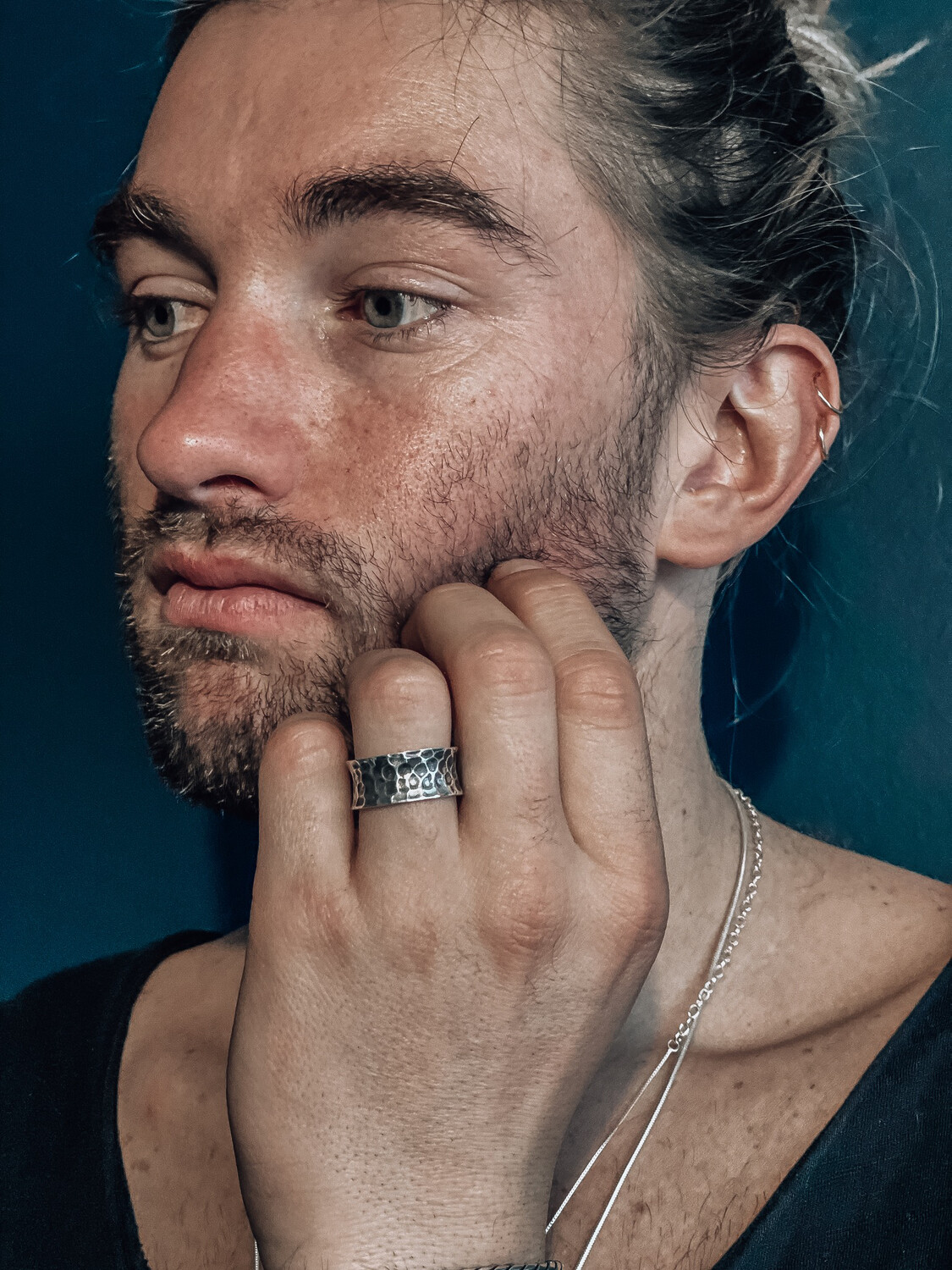 Anillo de plata con terminación envejecida. 