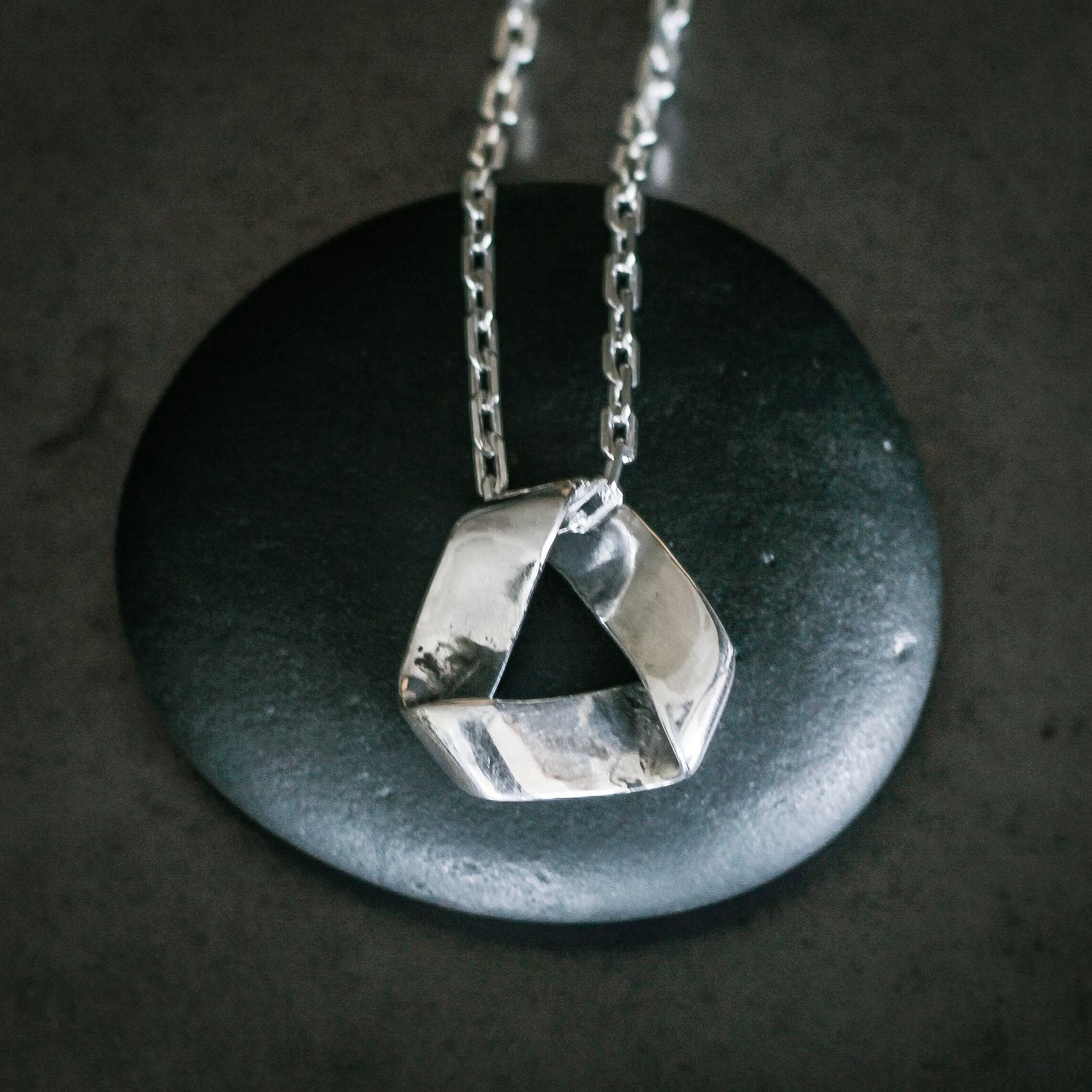 Colgante RUNIC TRIANGLE L