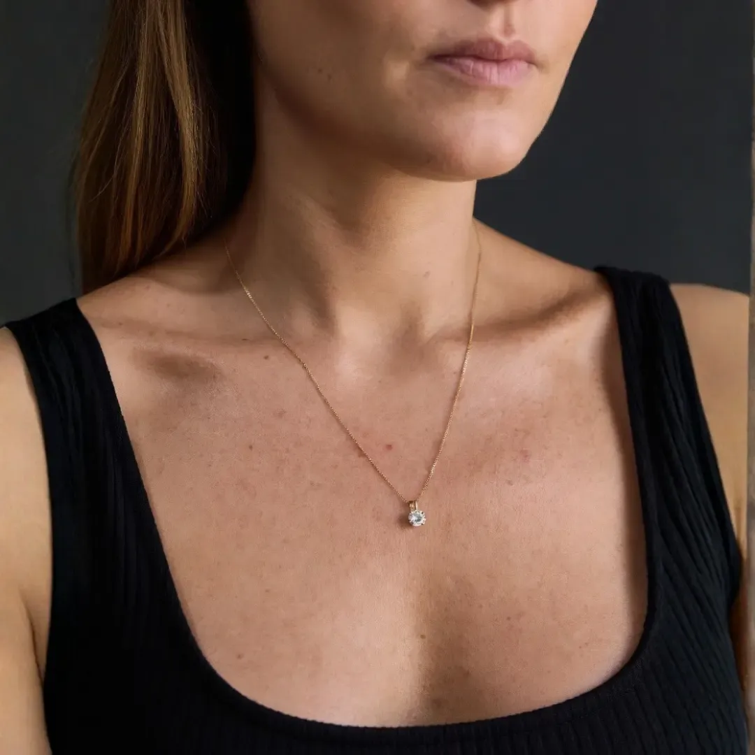 Dije PUNTO DE LUZ oro 18k