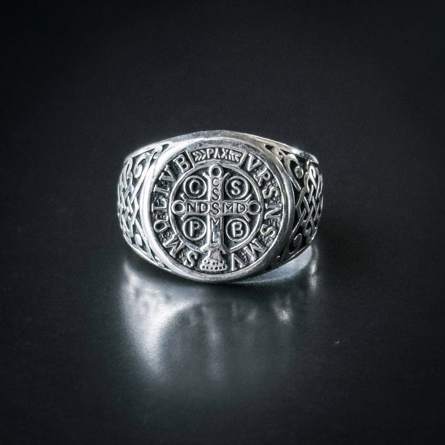 Anillo San Benito EMBLEM