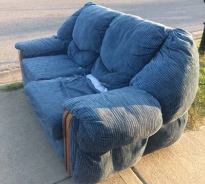 2-Seat Couch/Loveseat (Driveway Pickup)
