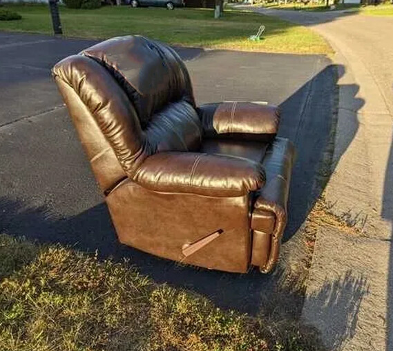 Recliner (Driveway Pickup)