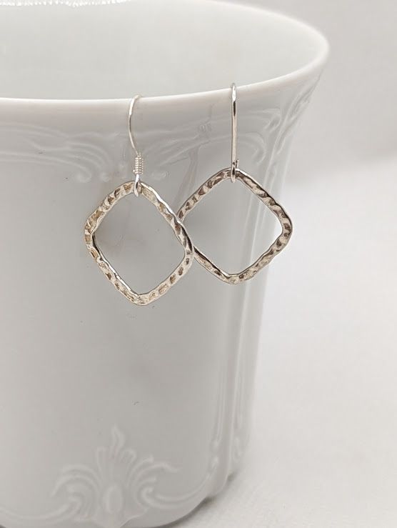 Perle Hammered Diamond Shape Earrings in Sterling Silver - #6