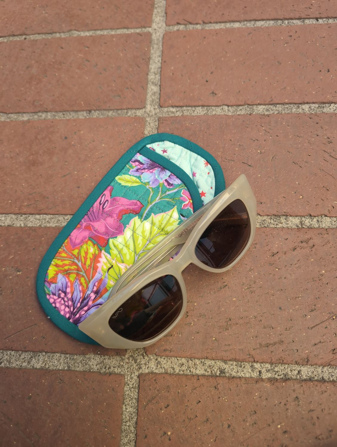 Collins Collective Frankie Handmade Sunglasses Case in Tropicana