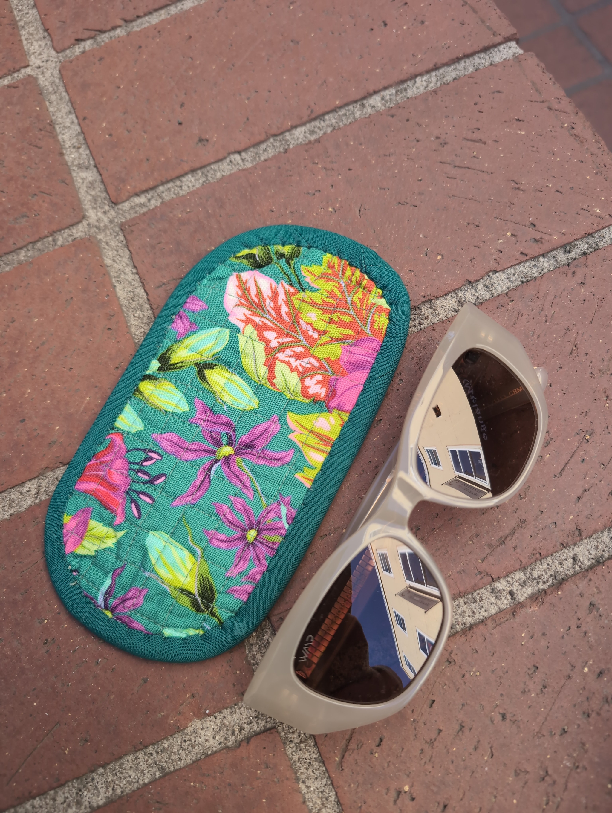 Collins Collective Frankie Handmade Sunglasses Case in Tropicana
