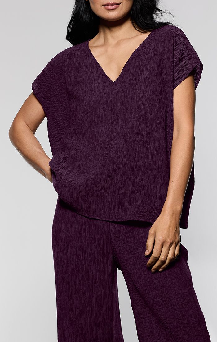 Eileen Fisher Woven Plisse V-Neck Square Top in Blackberry