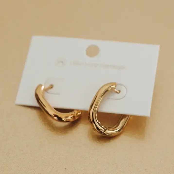 Pretty Simple Flirty Fantasy Oval Hoop Earrings (Waterproof) in Gold