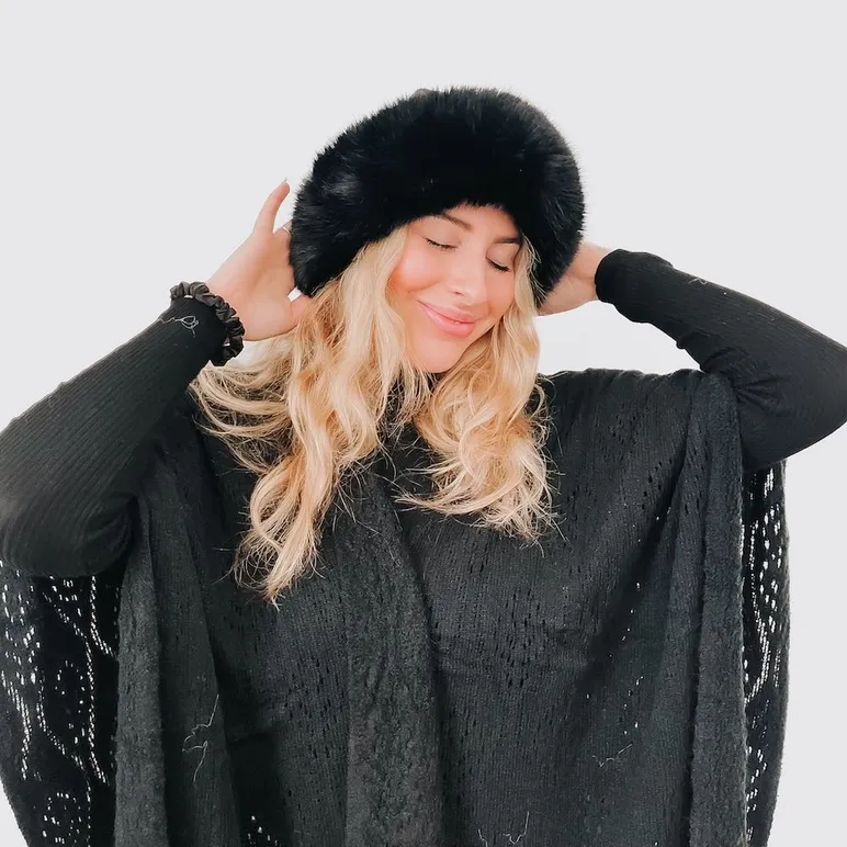 Pretty Simple Noelle Faux Fur Hat in Black