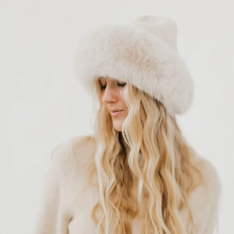 Pretty Simple Noelle Faux Fur Hat in Cream