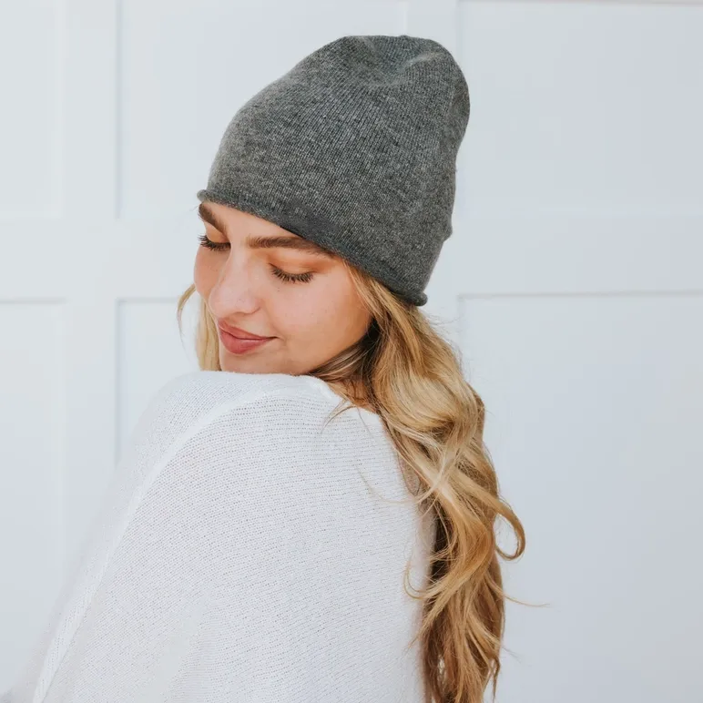 Pretty Simple Rolled Edge Cashmere Beanie in Charcoal