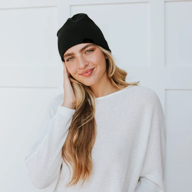 Pretty Simple Rolled Edge Cashmere Beanie in Black