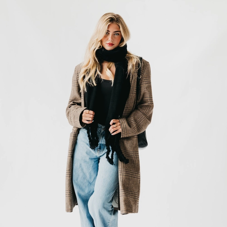 Pretty Simple Twyla Twisted Tassel Scarf in Black