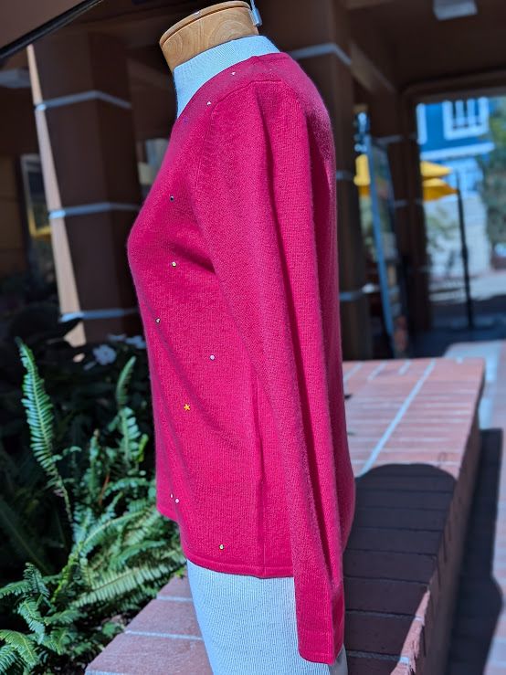 Estheme Cashmere Round Neck Sweater with Colorful Stars in Barbie