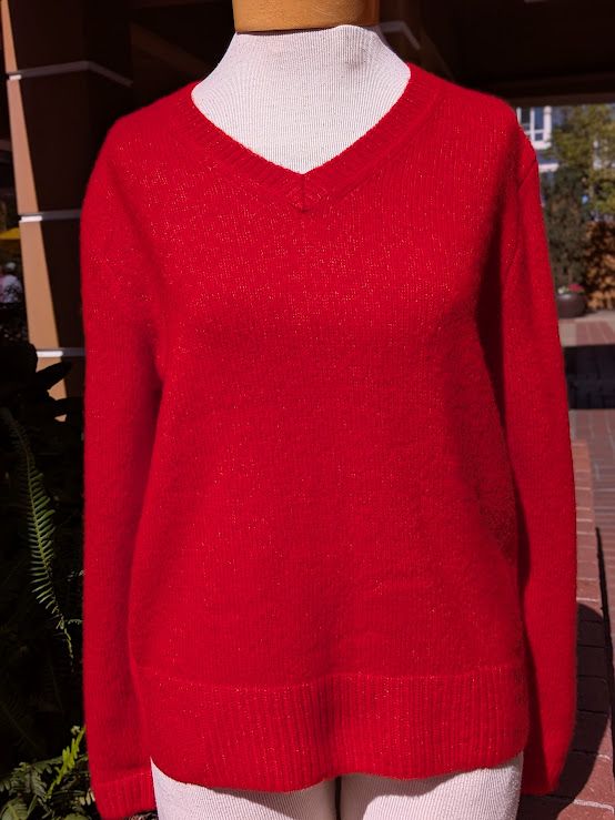 Estheme Cashmere Silk V-Neck Sweater in Rouge