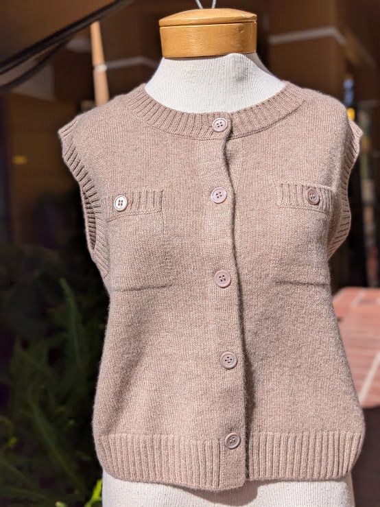 Estheme Cashmere Buttoned Sleeveless Cardigan with Pockets in Noisette