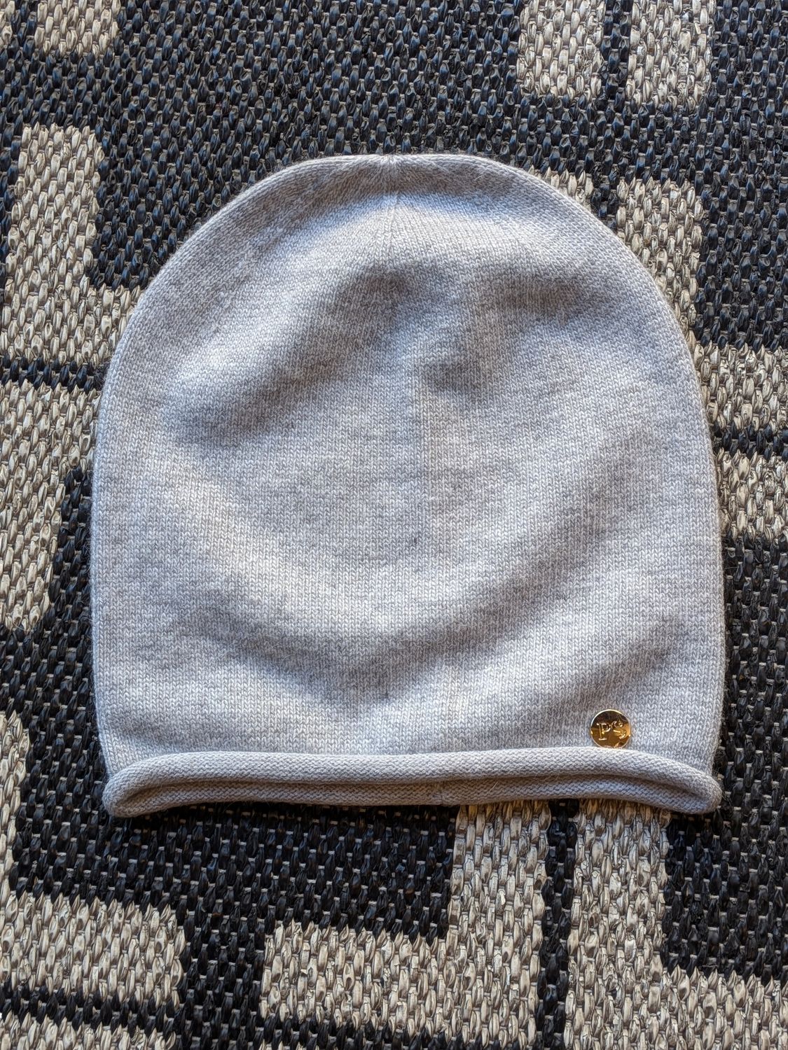 Pretty Simple Rolled Edge Cashmere Beanie in Light Grey