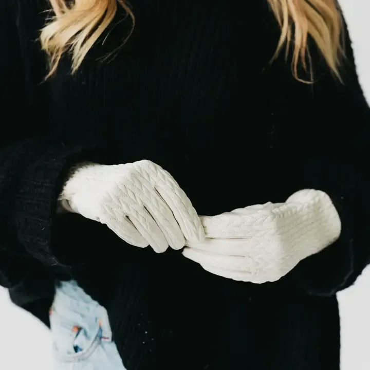 Pretty Simple Quilted Smart Touch Gloves in Ivory Pretty Simple Quilted Smart Touch Gloves in Ivory
