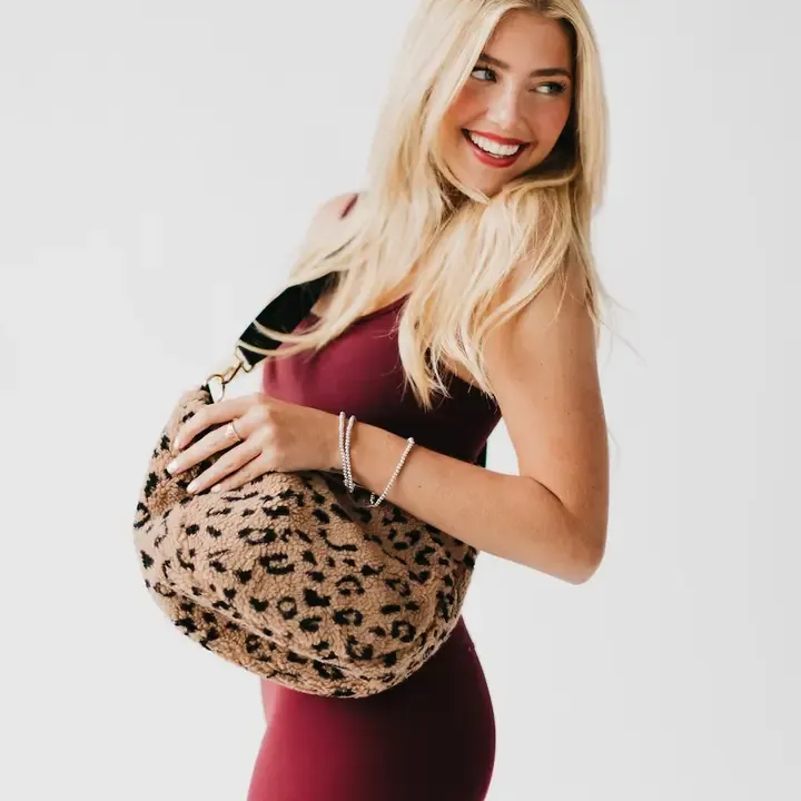 Pretty Simple Shirley Sherpa Crossbody Bag in Leopard