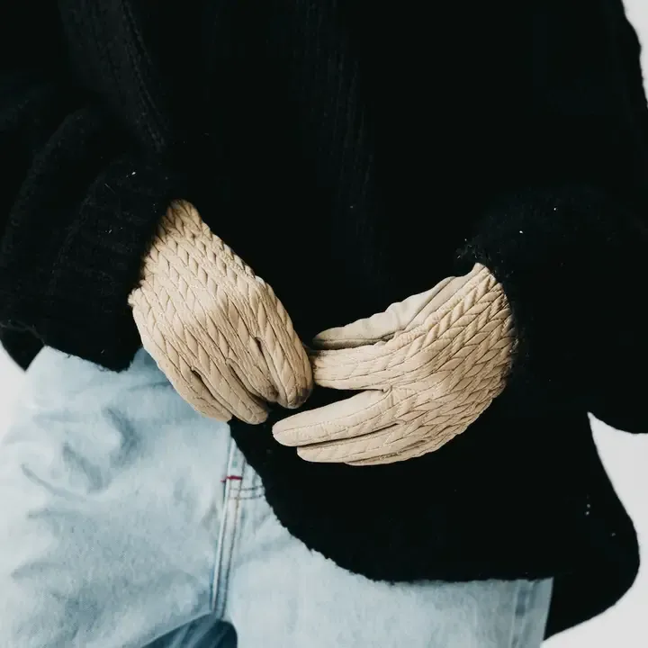 Pretty Simple Quilted Smart Touch Gloves in Tan Pretty Simple Quilted Smart Touch Gloves in Tan