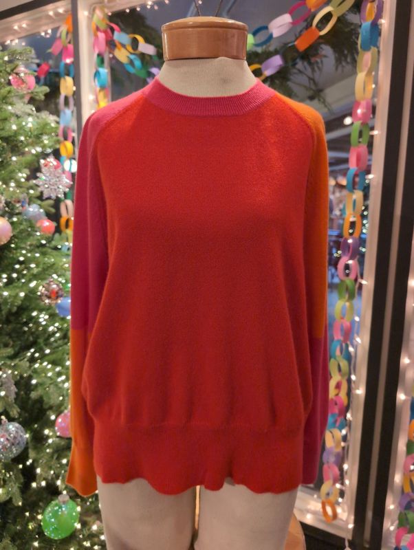 Estheme Cashmere Round Neck Color Block Sweater in Ecarlate/Barbie Estheme Cashmere Round Neck Color Block Sweater in Ecarlate/Barbie