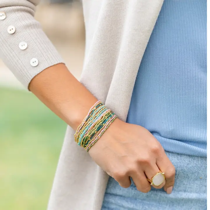 Splendid Iris 2mm Stretch Bracelet in Gold