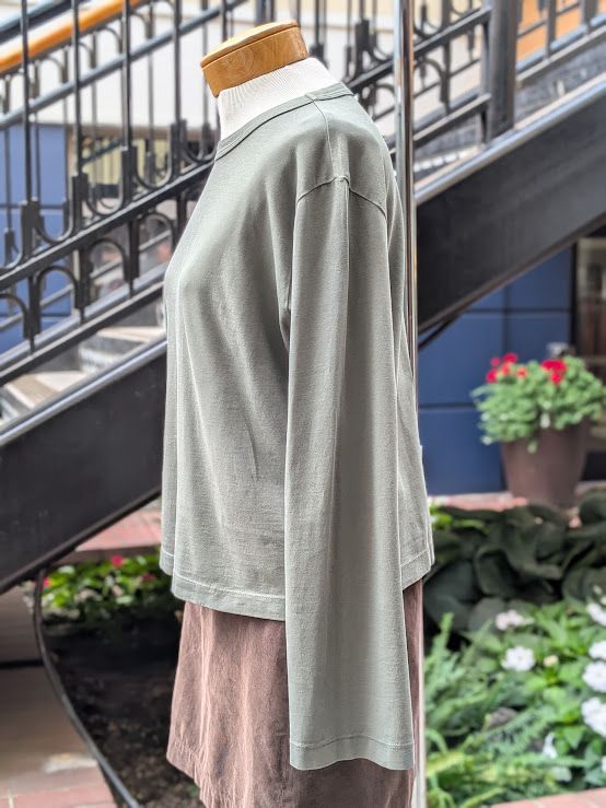 Velvet Vee Tee Vintage Cotton Jersey Long Sleeve Top in Bullfrog