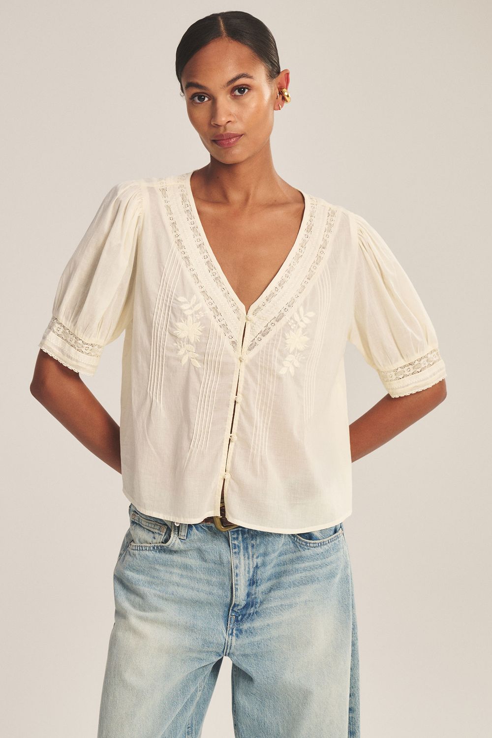 Velvet Mavis Cotton Lace Short Sleeve Top in Butter