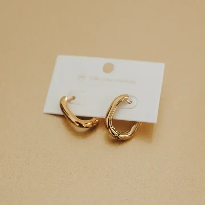 Pretty Simple Flirty Fantasy Oval Hoop Earrings (Waterproof) in Gold Pretty Simple Flirty Fantasy Oval Hoop Earrings (Waterproof) in Gold