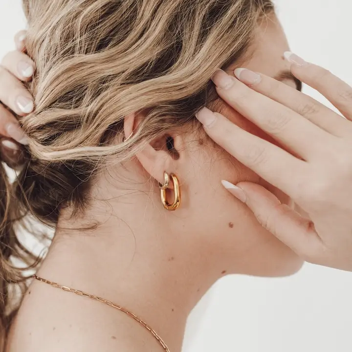 Pretty Simple Flirty Fantasy Oval Hoop Earrings (Waterproof) in Gold