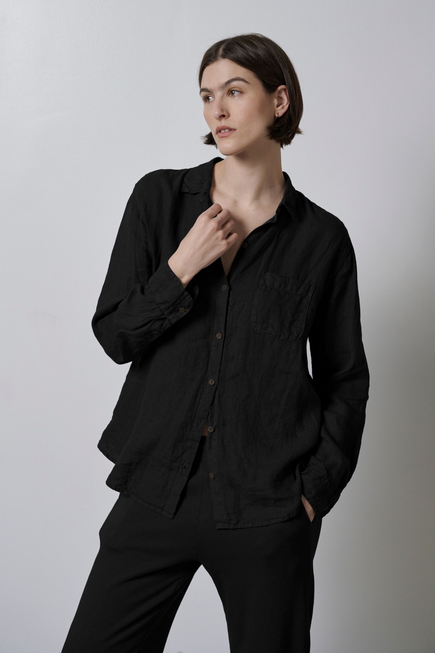 Velvet Mulholland Woven Linen Button Down in Black