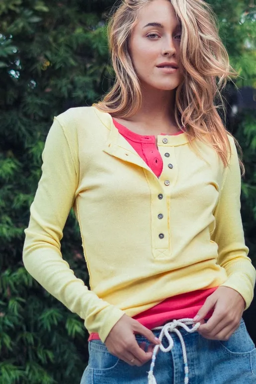 Urban Daizy Ribbed Henley Long Sleeve Top in Butter Yellow