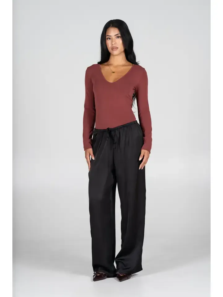 C'est Moi Bamboo Long Sleeve V-Neck Top in Cinnamon