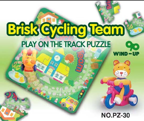 Hans Brisk Cycling Team Play on the Trak Puzzle Wind-Up Game