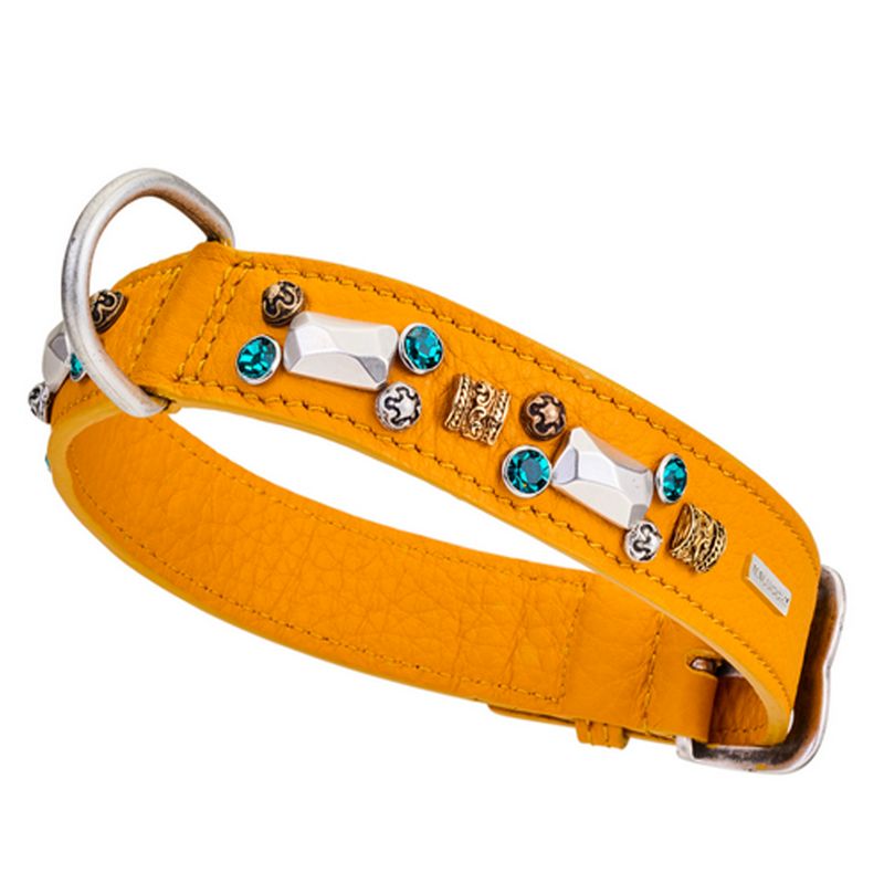 Hundehalsband PETRA by Malucchi - Farbe: Sahara, aus weichen Leder, Swarovski-Steinen, Breite: 3 cm - für mittelgroße Hunde Hundehalsband PETRA by Malucchi - Farbe: Sahara, aus weichen Leder, Swarovski-Steinen, Breite: 3 cm - für mittelgroße Hunde