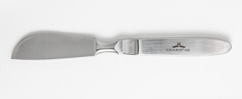 Cuchillo de autopsia con mango de metal