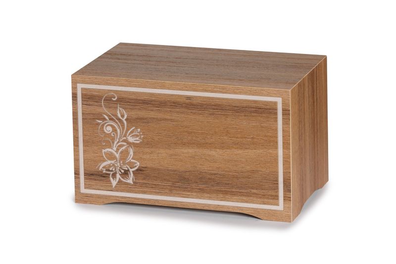 Urna de madera con acabado en nogal y lirio