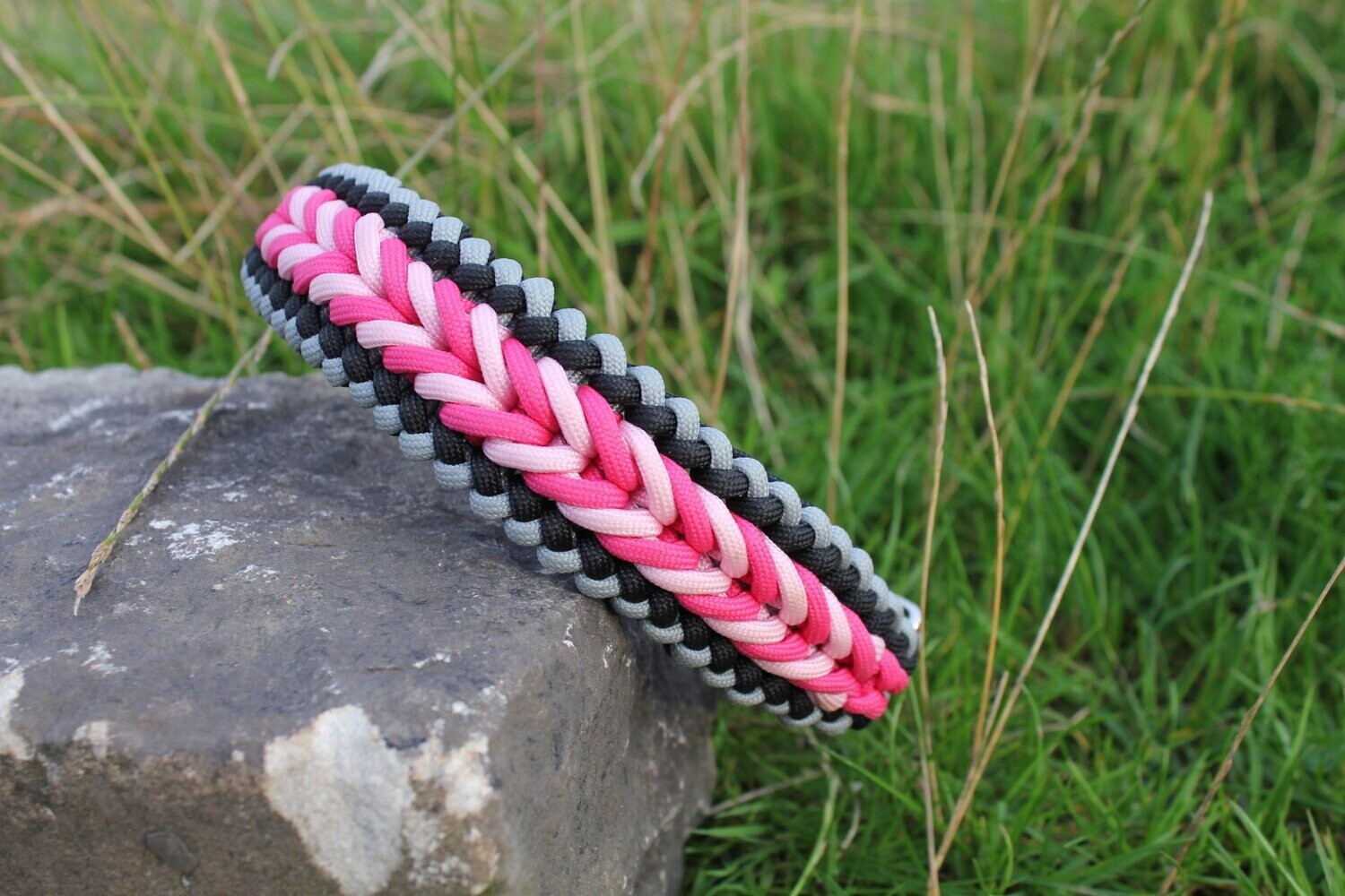 Pink and Black Arrows