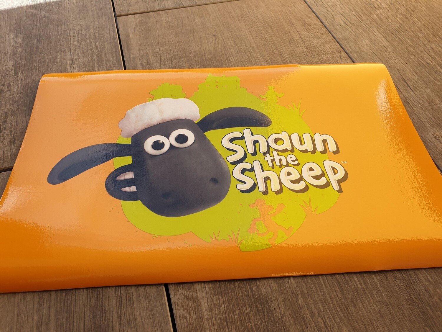 Shaun the Sheep orange 44 cm x 28 cm / HIT