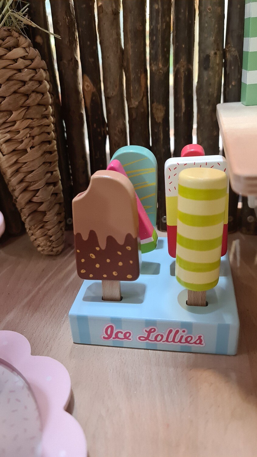 Spielba Eisstand mit 6 verschiedenen Glace
