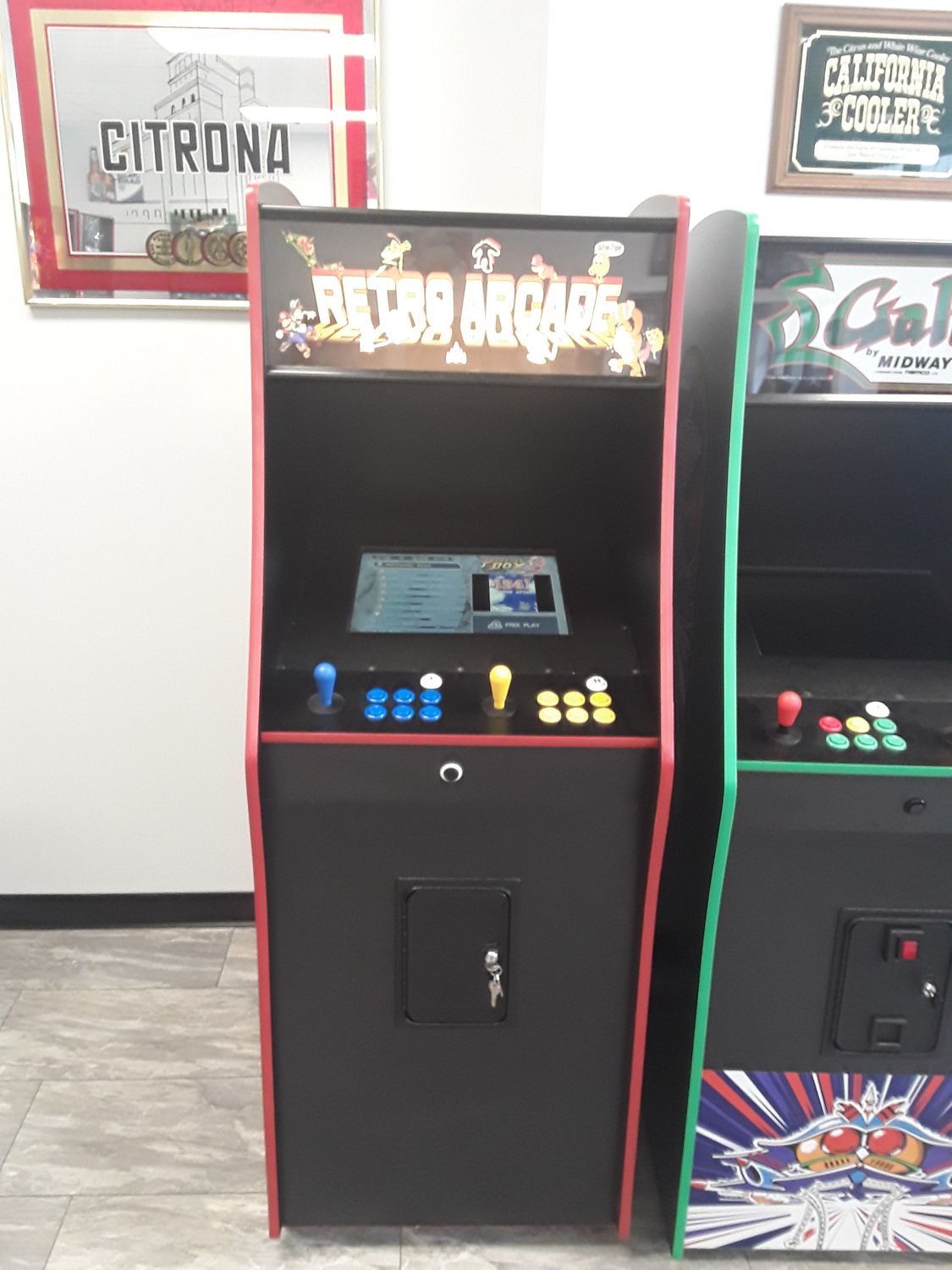 1600 Games in 1 Multicade in Retro Arcade Cabinet
