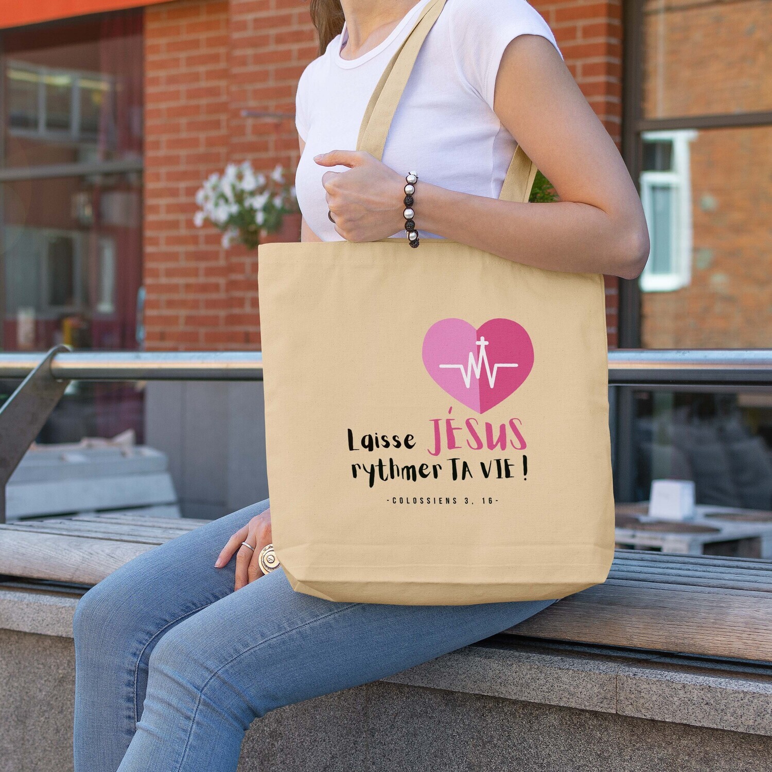 Tote bag beige &quot;Laisse Jésus rythmer ta vie&quot;